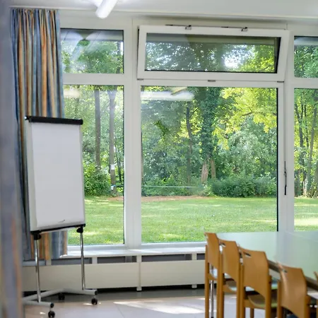 Jugendherberge Ulm אכסניה *